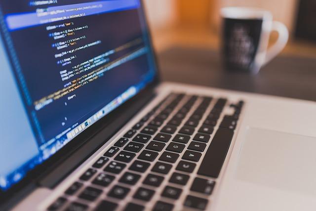 システムエンジニアは未経験だときつい？仕事内容ややめとけと言われる理由