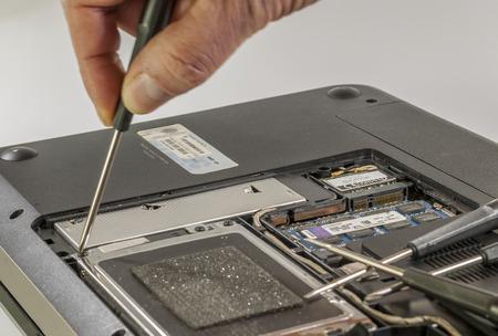 残業少なめ／経験浅くてOK／PCのリペア業務